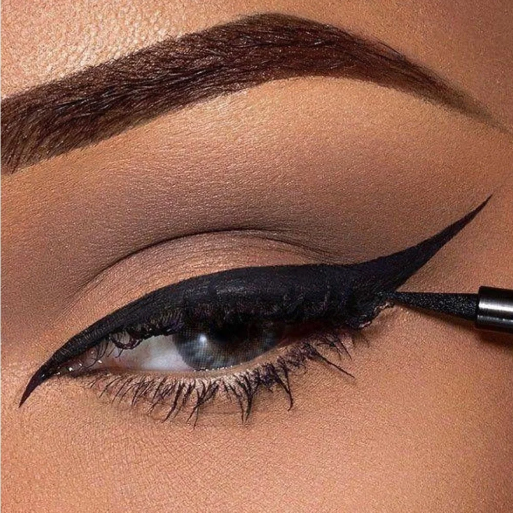 L’Oréal Voluminous Liquid eyeliner